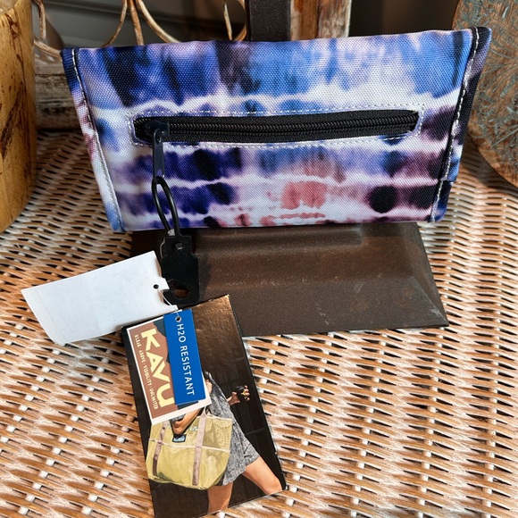 KAVU Mondo Spender is a versatile trifold wallet - Picture 2 of 3